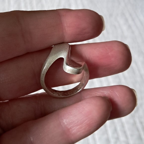 Sculptural Vintage 1960s Mexican Handmade Sterling Silver Modernist Ring - Picture 7 of 10